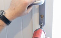 How much does it cost to replace a broken door handle?